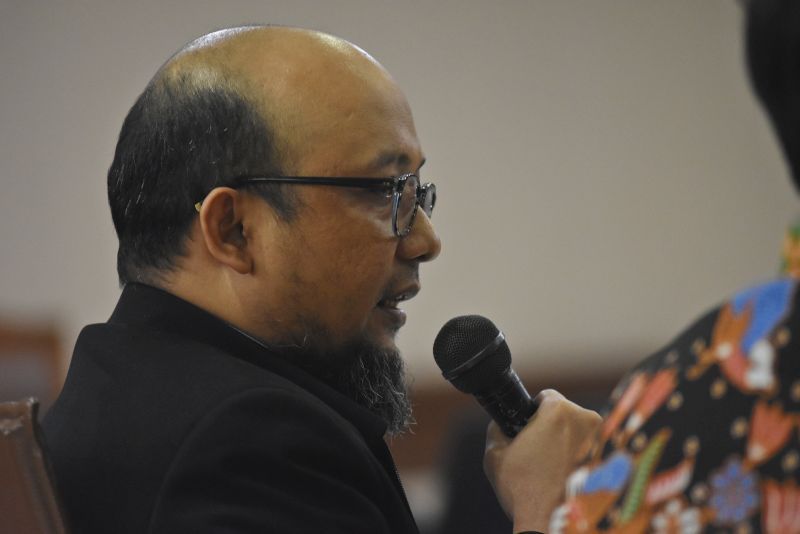 Penyidik KPK Novel Baswedan memberikan kesaksian bagi terdakwa mantan anggota Komisi II DPR Markus Nari pada sidang lanjutan kasus korupsi pengadaan KTP elektronik di Pengadilan Tipikor, Jakarta, Rabu (9/10/2019). Sidang beragenda mendengarkan keterangan tiga orang saksi yang dihadirkan JPU KPK yakni mantan anggota Komisi V DPR yang juga terpidana kasus korupsi pengadaan KTP elektronik Miryam S. Haryani, Penyidik KPK Novel Baswedan, dan jaksa KPK Heryawan Agus. ANTARA FOTO/Indrianto Eko Suwarso/foc.