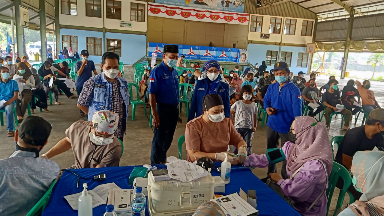 DPC Partai Demokrat Kabupaten Tangerang menyiapkan 1000 vaksin tahap dua di Don Bosco Tigaraksa (Poskota.net/Dok Ist)