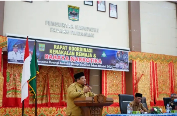 Bupati Suhatri Bur saat memberi arahan pada Rakor Kenakalan Remaja dan Bahaya Narkoba (Poskota.net/Dok Ist)