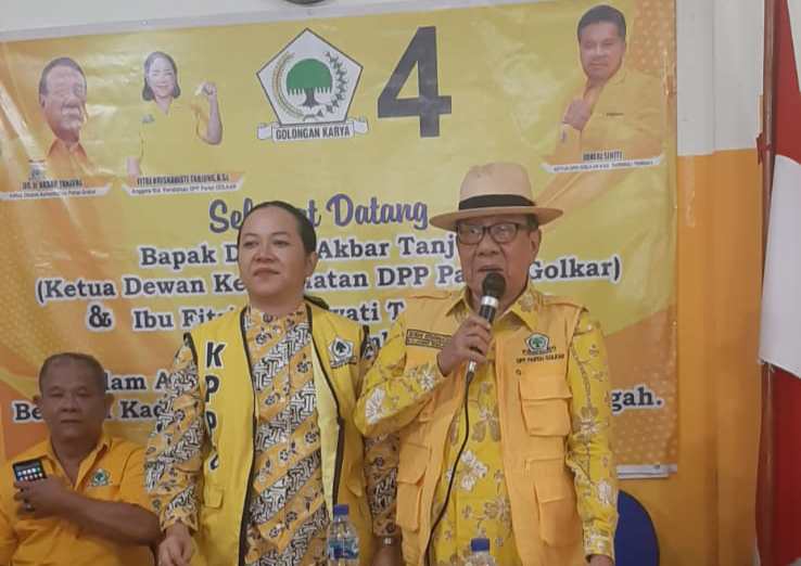 foto jurnalis H.Charles Pardede: DR.Ir.Akbar Tanjung didampingi Bacaleg Golkar Dapil IX Sumut.