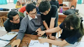Penulis : Putu Widiarini, S.Pd., M.Pd, M.Sc, (Foto dok. Putu Widiarini, S.Pd., M.Pd., M.Sc, Dosen Universitas Pendidikan Ganesha. saat mengajar)